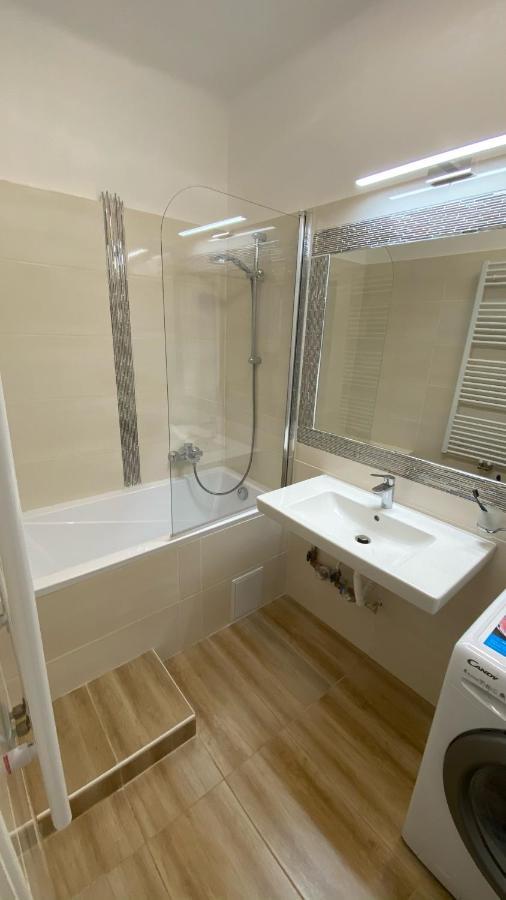 Zrinyi Central Apartman With Free Parking Ньїредьгаза Екстер'єр фото